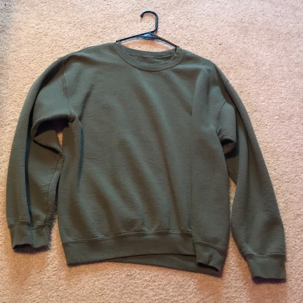 Green gildan swearshirt